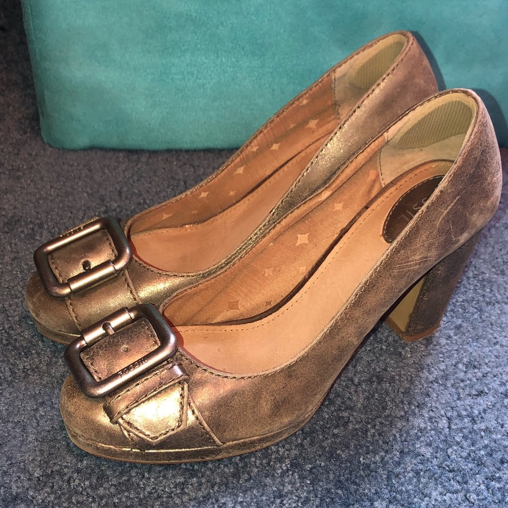 EUC Fossil distressed metallic chunky heels 👠